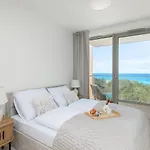 Apartman With Direct Sea View
